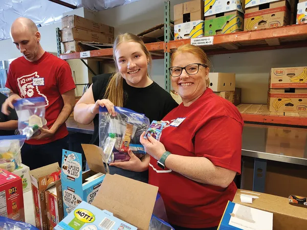 IQ Credit Union volunteers at Share Vancouver